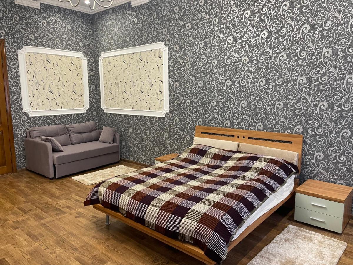 Lux Apartment In Zentrum Çernivtsi Dış mekan fotoğraf