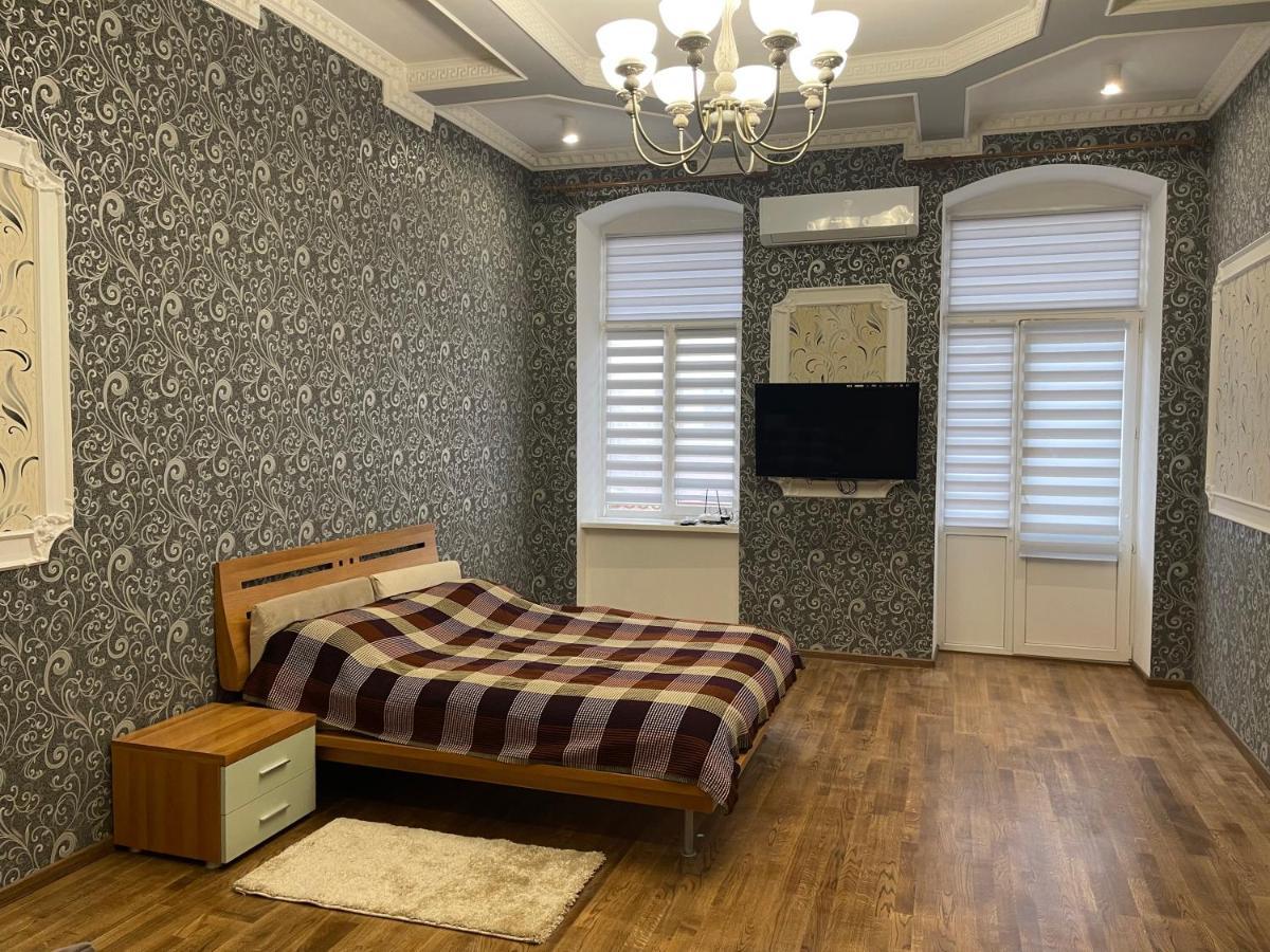 Lux Apartment In Zentrum Çernivtsi Dış mekan fotoğraf