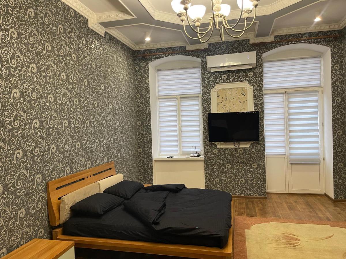 Lux Apartment In Zentrum Çernivtsi Dış mekan fotoğraf